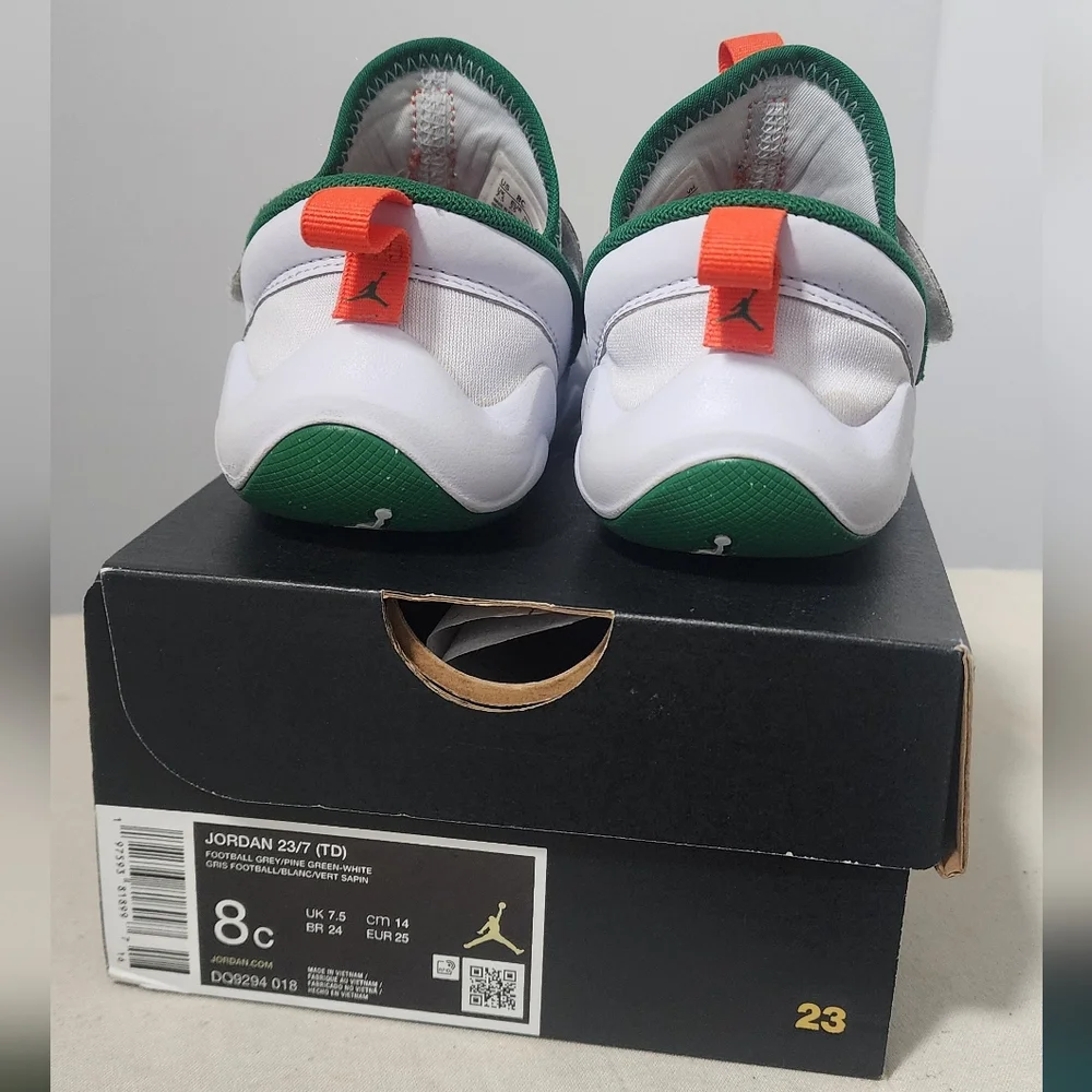 Toddler JORDAN Sneaker - Picture 3 of 7